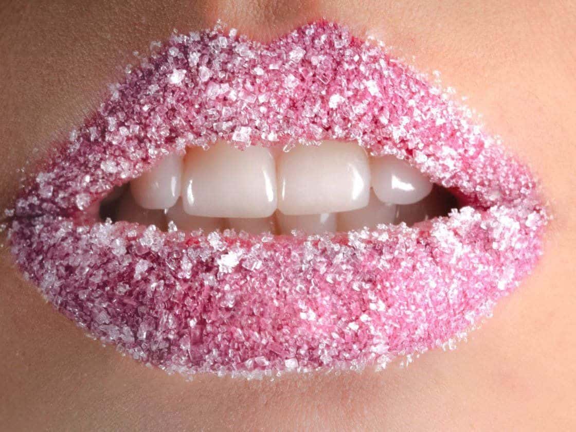 How to make your lips big using a salt mixture